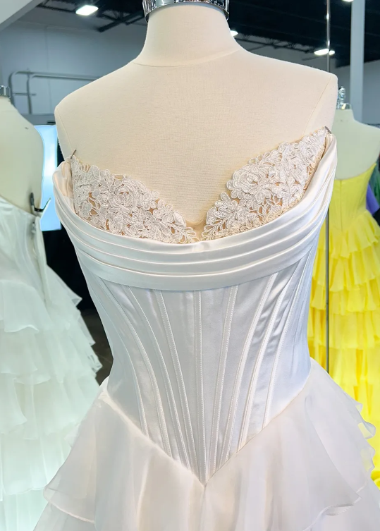 A-Line Sweetheart Sleeveless Floor-Length Pleated Lace Stripe Prom Dress with High Slit Formal Gown
