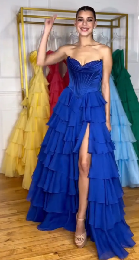 A-Line Sweetheart Sleeveless Floor-Length Pleated Lace Stripe Prom Dress with High Slit Formal Gown
