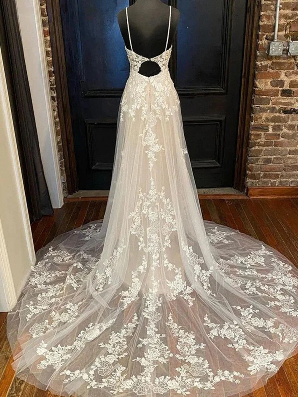 White Tulle Lace V-neck Open Back Wedding Dress