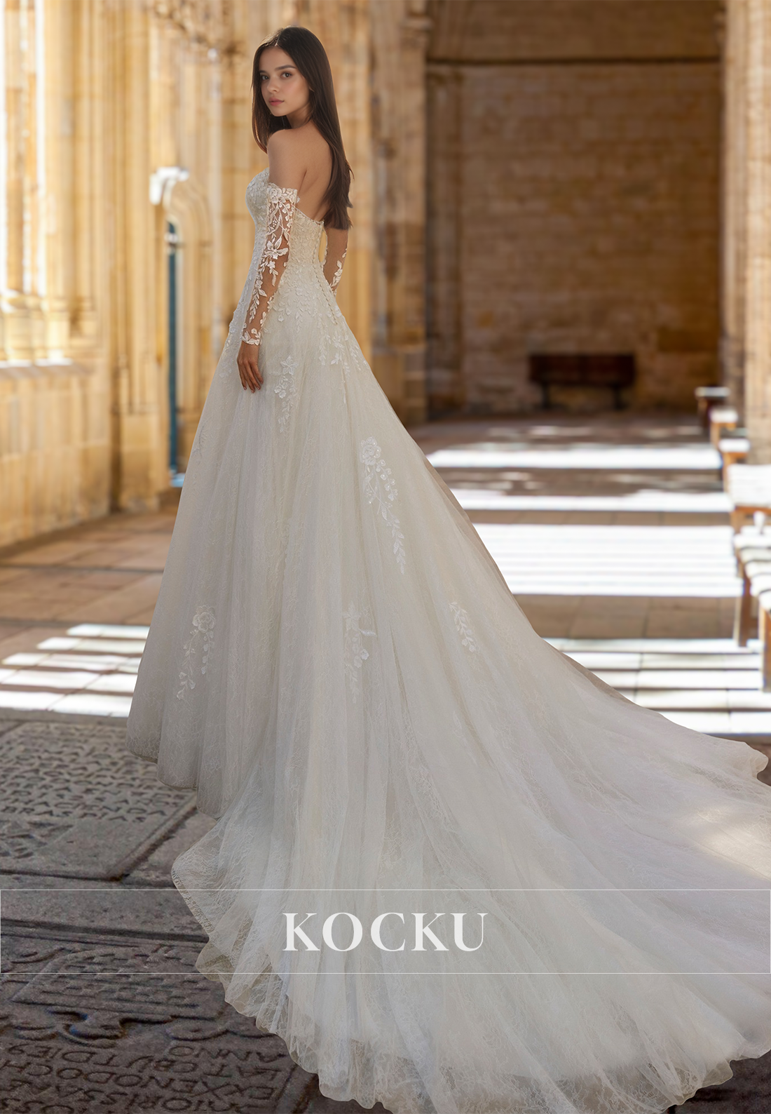 Romantic Tube Top A-Line Long Sleeves Sweep Train Lace Pleats Wedding Dress with Appliques