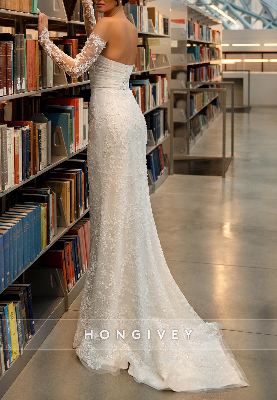 Lace Sweetheart Court Train Trumpet Low Back Wedding Dresses