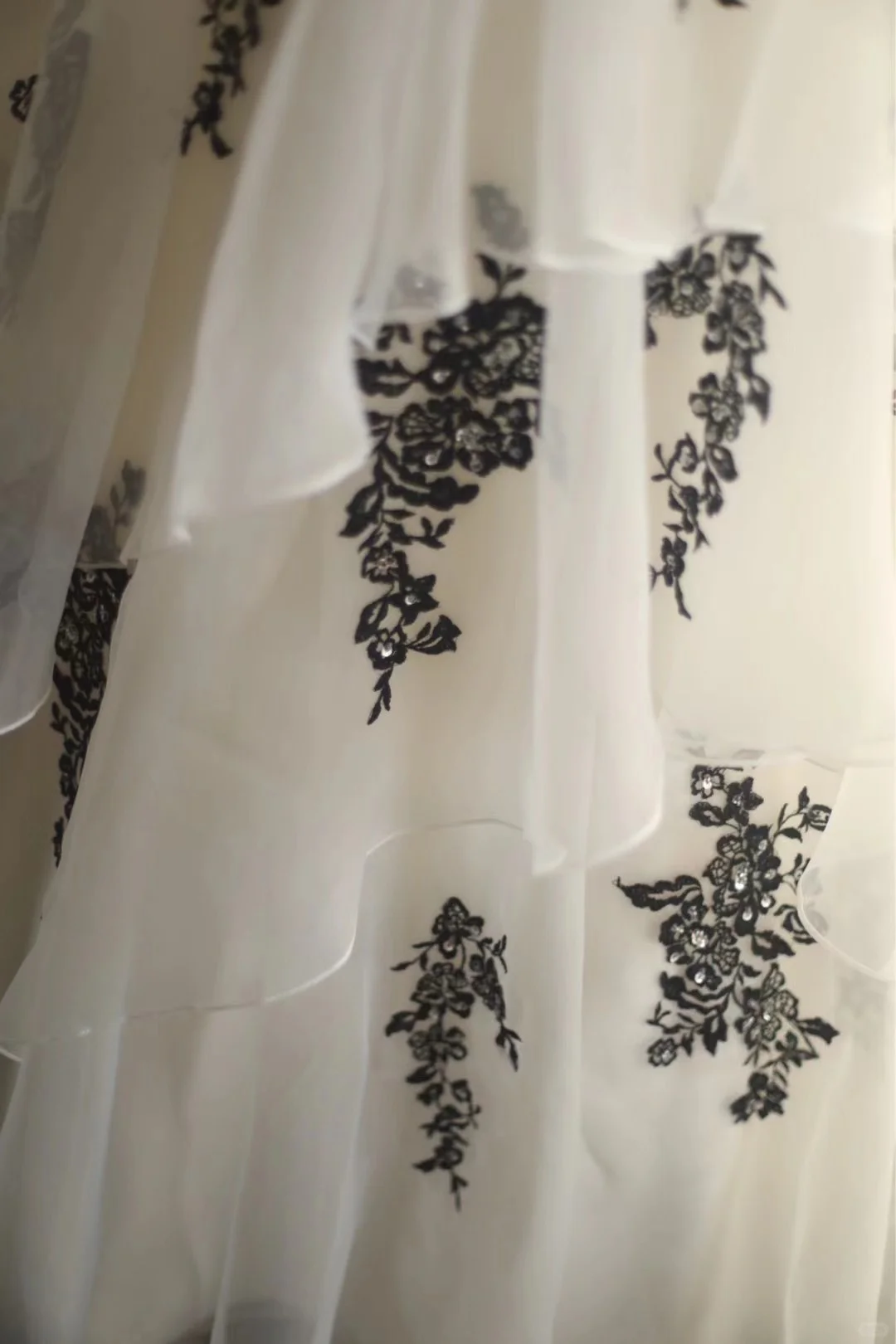 Vintage Black White Tulle Appliques Formal Wedding Dress Long Party Dress S536