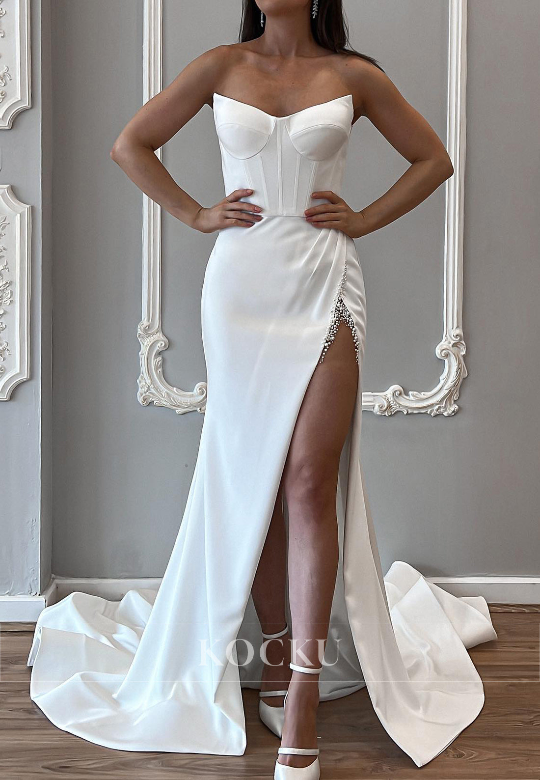 Chic Strapless Puff Sleeve Mermaid Wedding Dress with Beaded Slit & Train