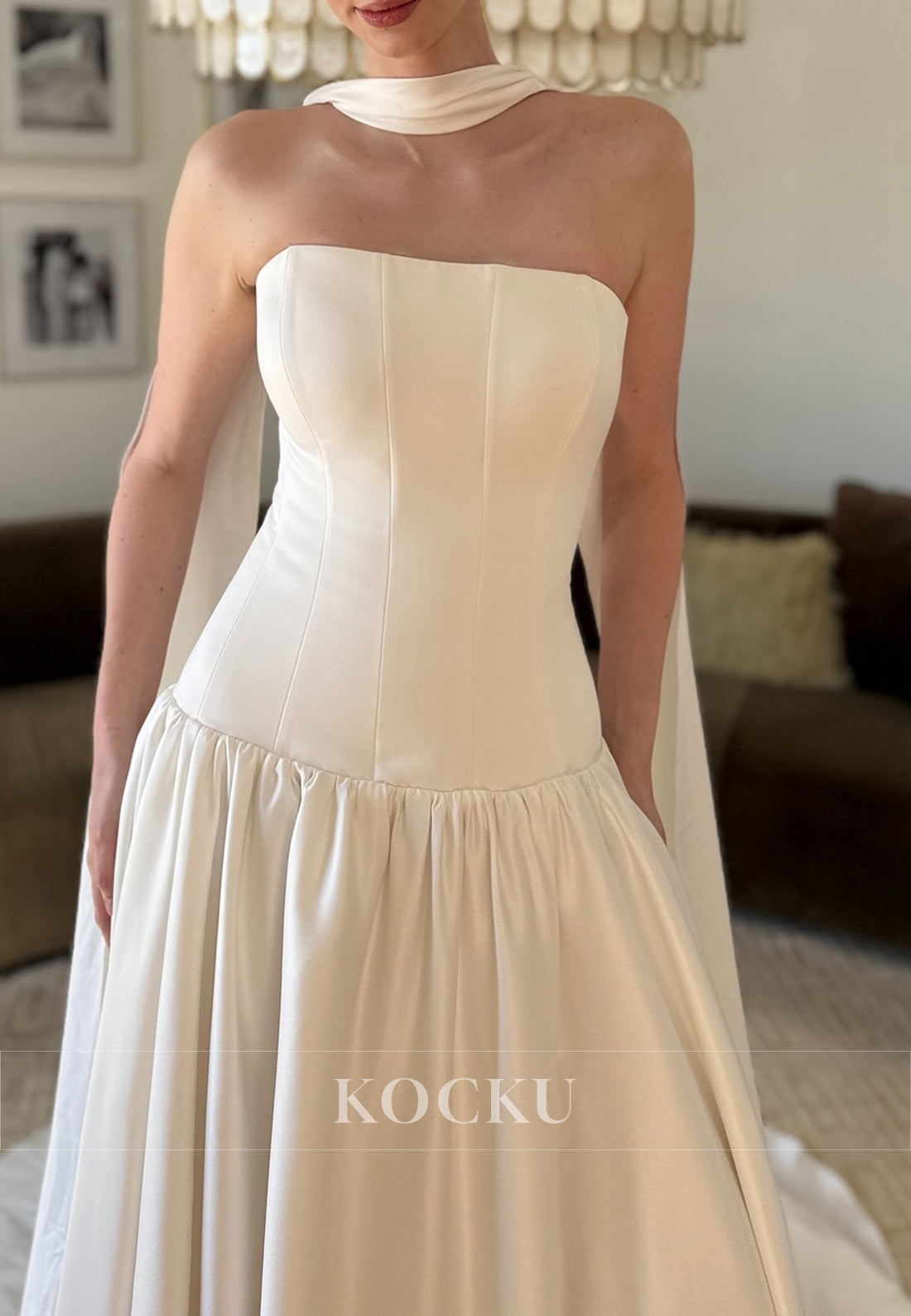 White Strapless Lace-Up Pleated Long Wedding Dress with Detachable Neck Scarf with Pearls