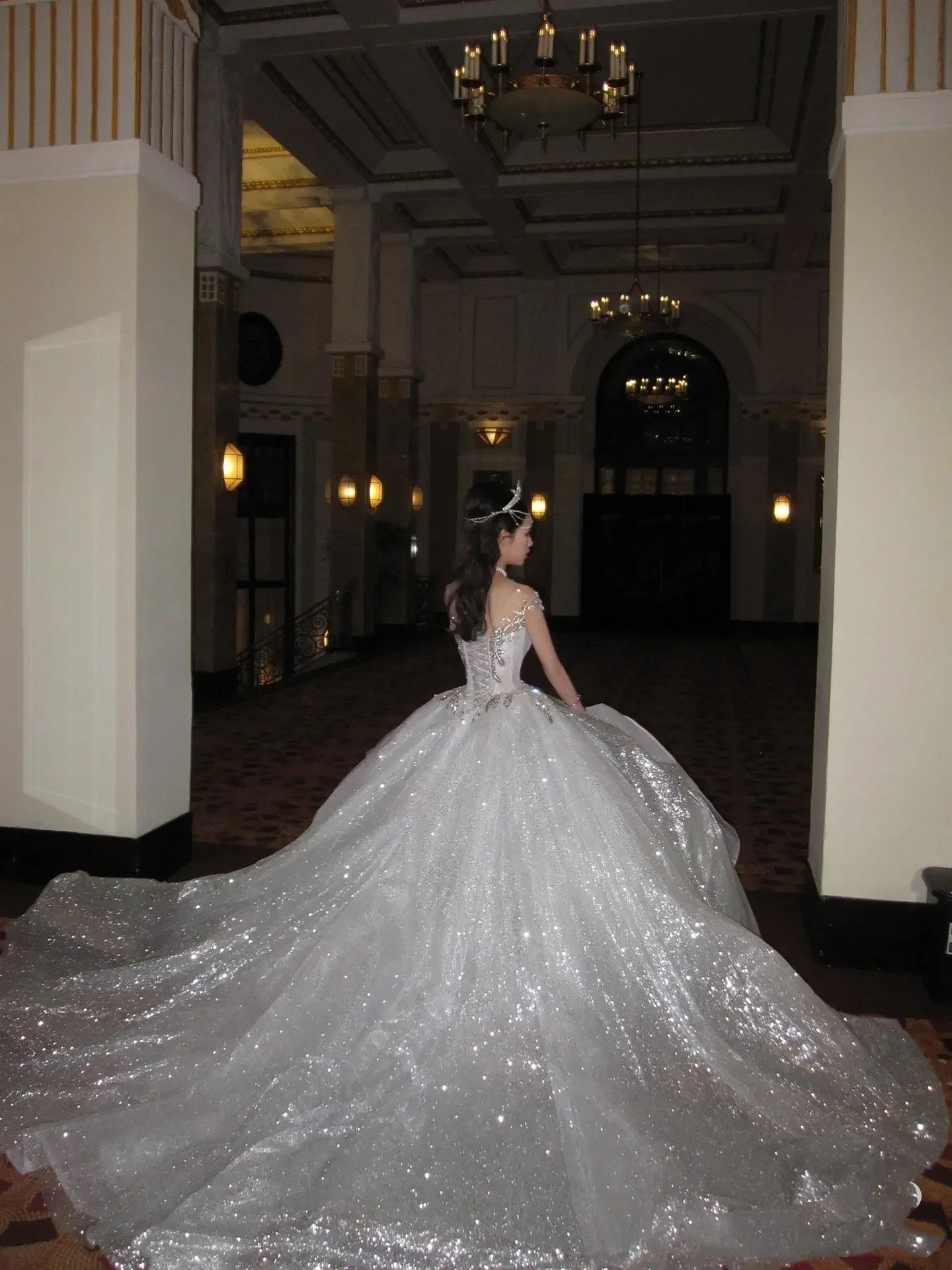 Unique Bridal Dress Ball Gown Scoop White Sequin Long Wedding Dresses Luxury Bride Dress Bridal Gowns