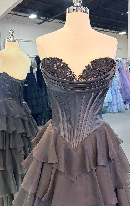A-Line Sweetheart Sleeveless Floor-Length Pleated Lace Stripe Prom Dress with High Slit Formal Gown
