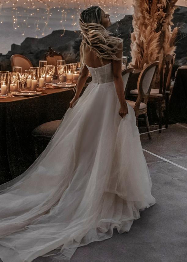 Romantic A-Line Sweetheart Ivory Tulle Beach Wedding Dresses with Slit