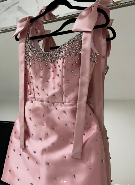 Cute Pink Square Neck Satin Beaded Short Birthday Outfits Strapless Homecoming Dress With Bow S399