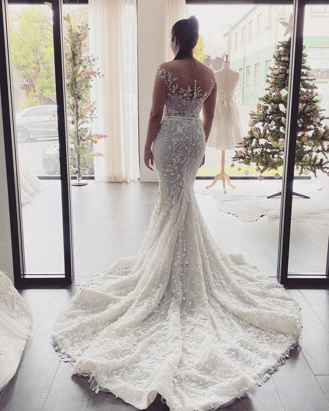 Off-the-Shoulder Backless Floor-length Mermaid Wedding Dress With Appliques Lace