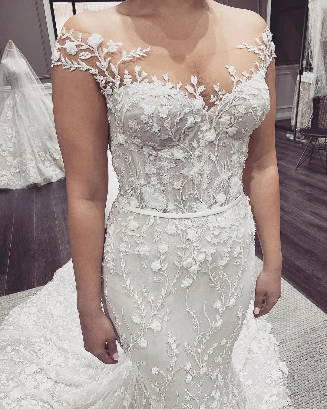 Off-the-Shoulder Backless Floor-length Mermaid Wedding Dress With Appliques Lace