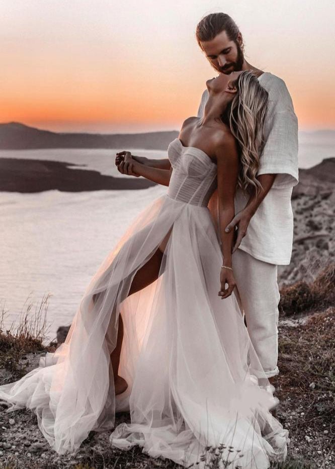 Romantic A-Line Sweetheart Ivory Tulle Beach Wedding Dresses with Slit