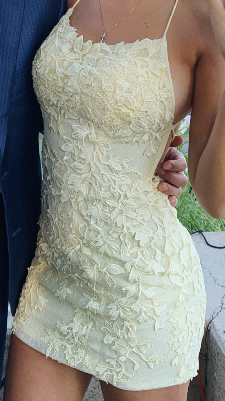 Pretty Halter Yellow Lace Appliques Sheath Cocktail Dress Short Formal 7th Grade Homecoming Dress D065