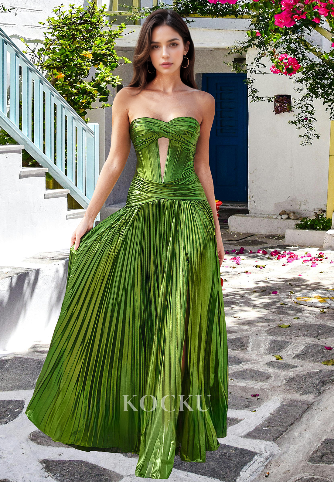 Striking A-Line Sweetheart Sleeveless Side Slit Pleats Party Prom Dress with Cut Outs