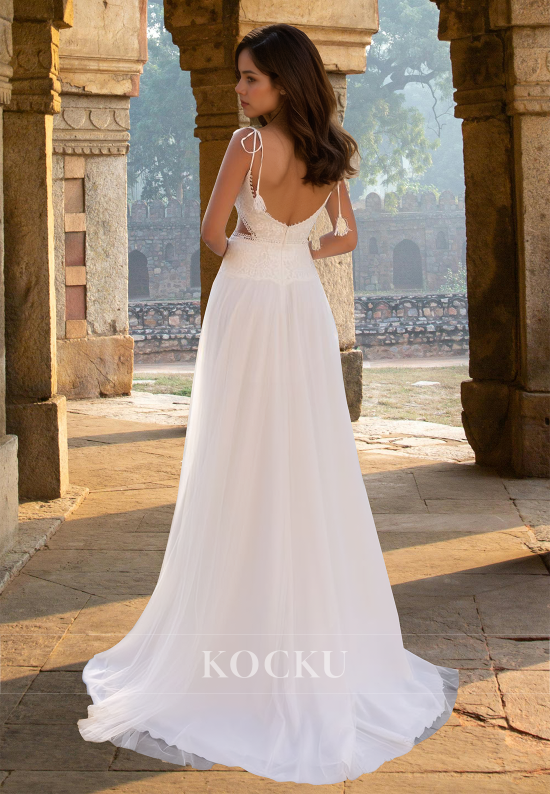 Elegant A-Line V-Neck Spaghetti Straps Side Slit Lace Long Beach Wedding Dress with Appliques