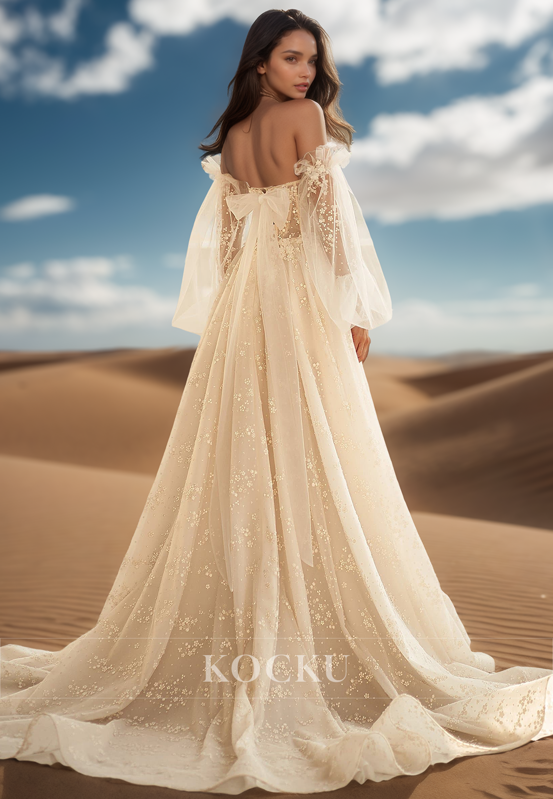 Romantic Sweetheart A-Line Long Sleeves Beaded Lace Wedding Dress Bridal Gown with Appliques