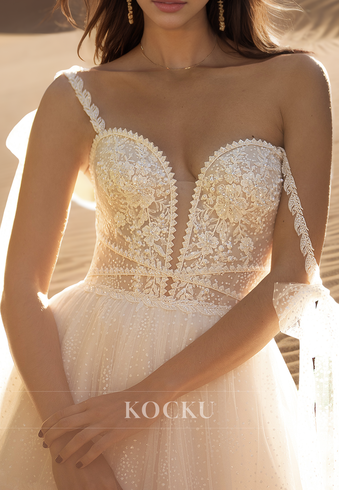 Luxurious Sweetheart Straps A-Line Pleats Lace Wedding Dress Boho Gown with Appliques