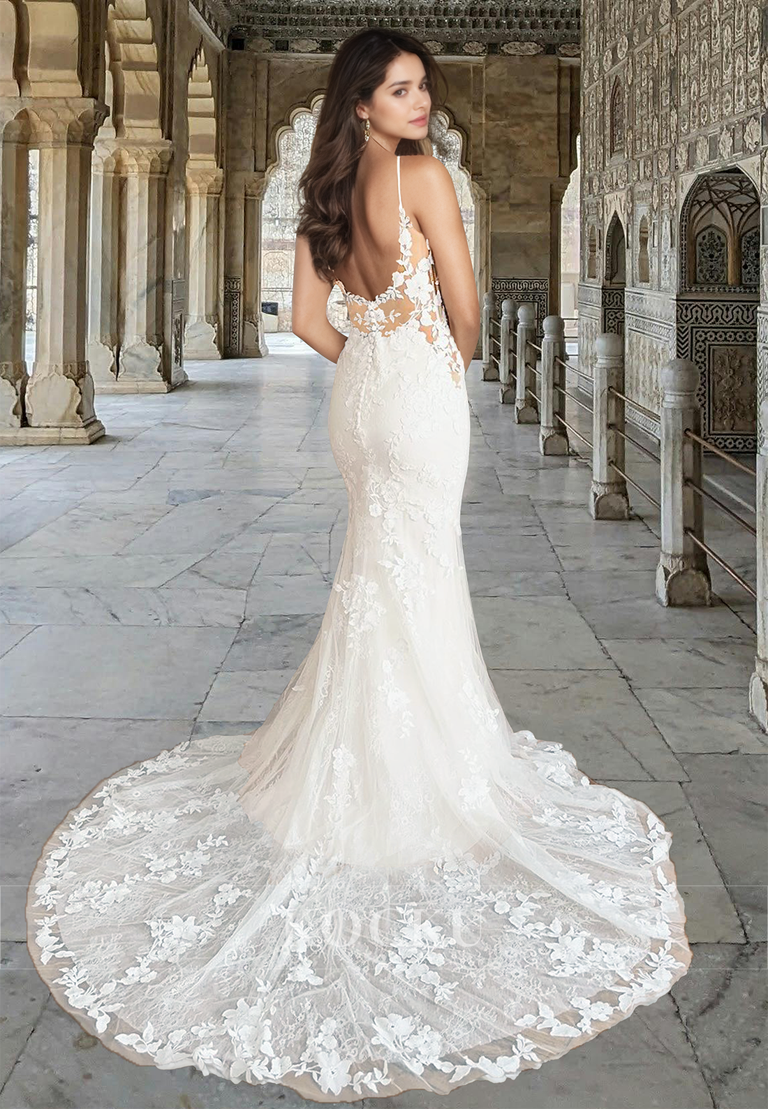 Romantic Spaghetti Straps V-Neck Mermaid Appliques Lace Wedding Dress with Train