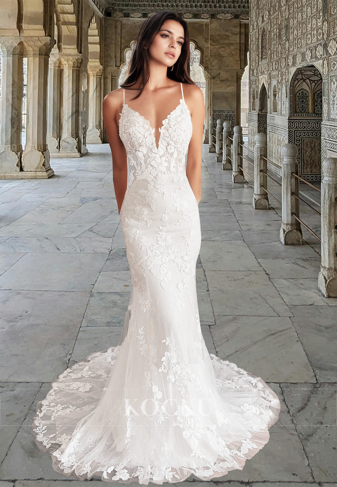 Romantic Spaghetti Straps V-Neck Mermaid Appliques Lace Wedding Dress with Train