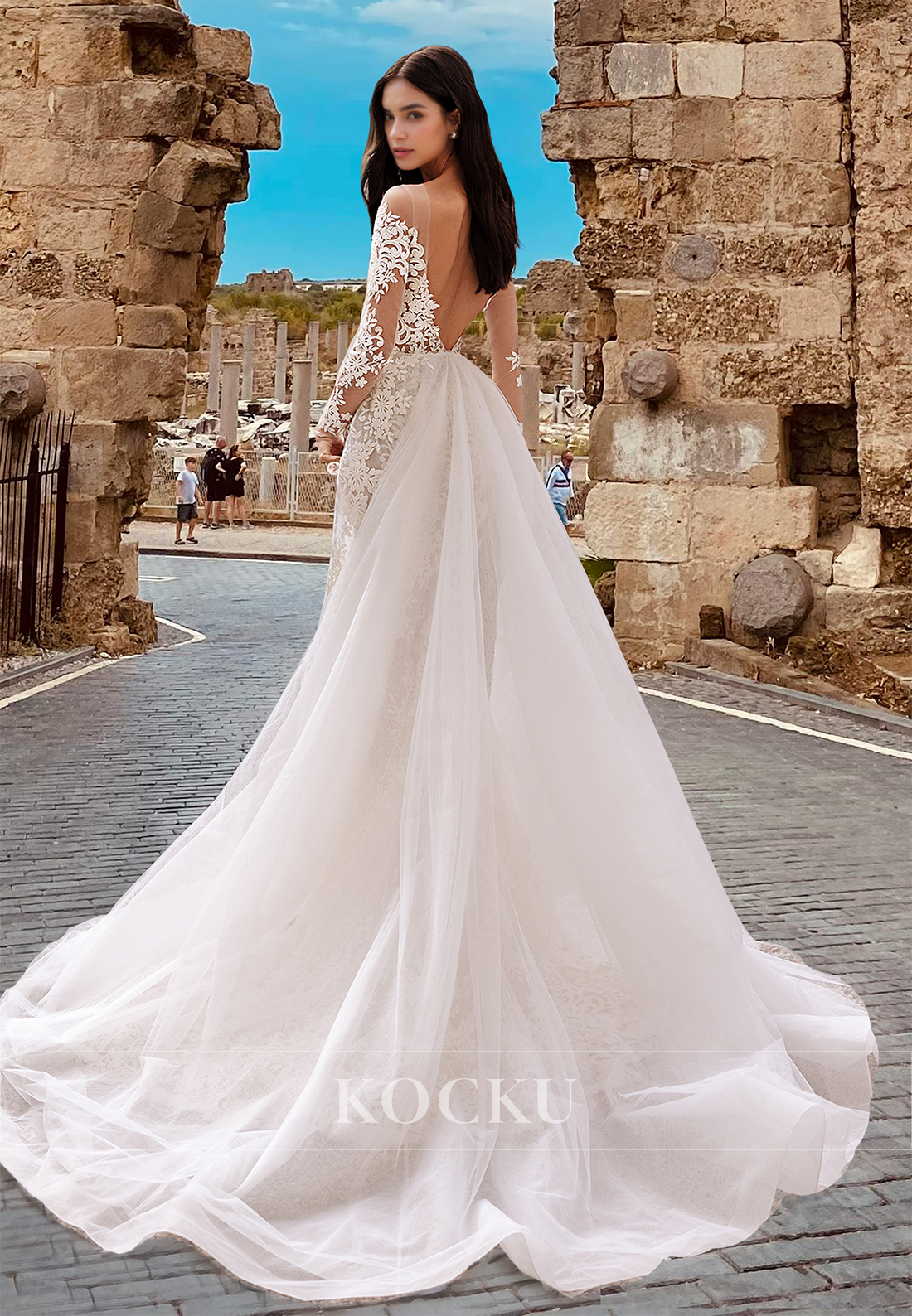 Bohemian Scoop Neck Long Sleeves Mermaid Appliques Lace Beach Wedding Gowns with Train