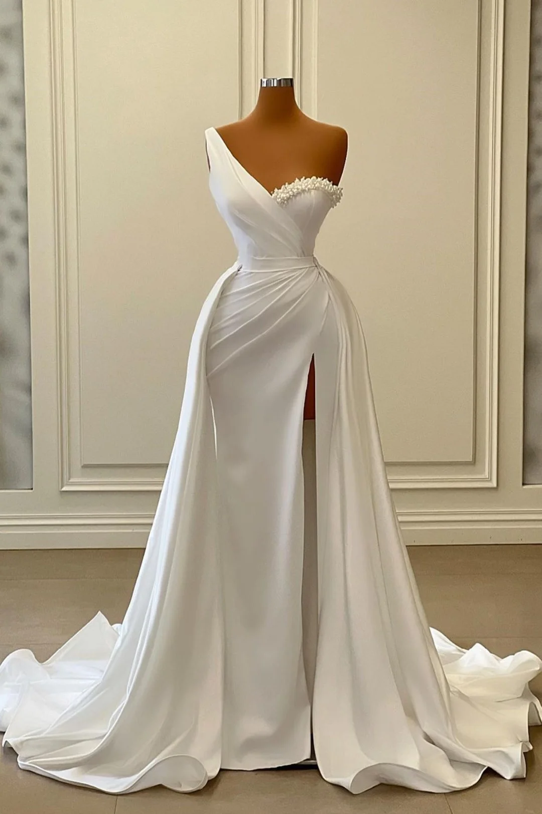Charmeuse White Wedding Dress Sleeveless One Schuler With Beadings YL0163
