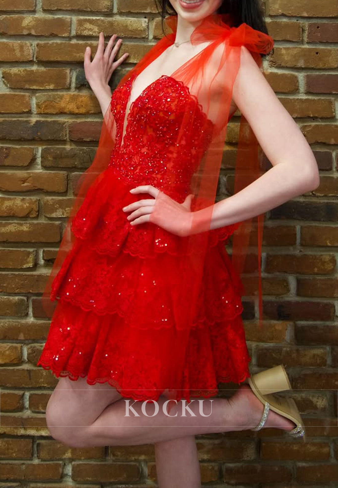A-Line Sweetheart Appliques Lace Sequins Pleated Homecoming Dresses