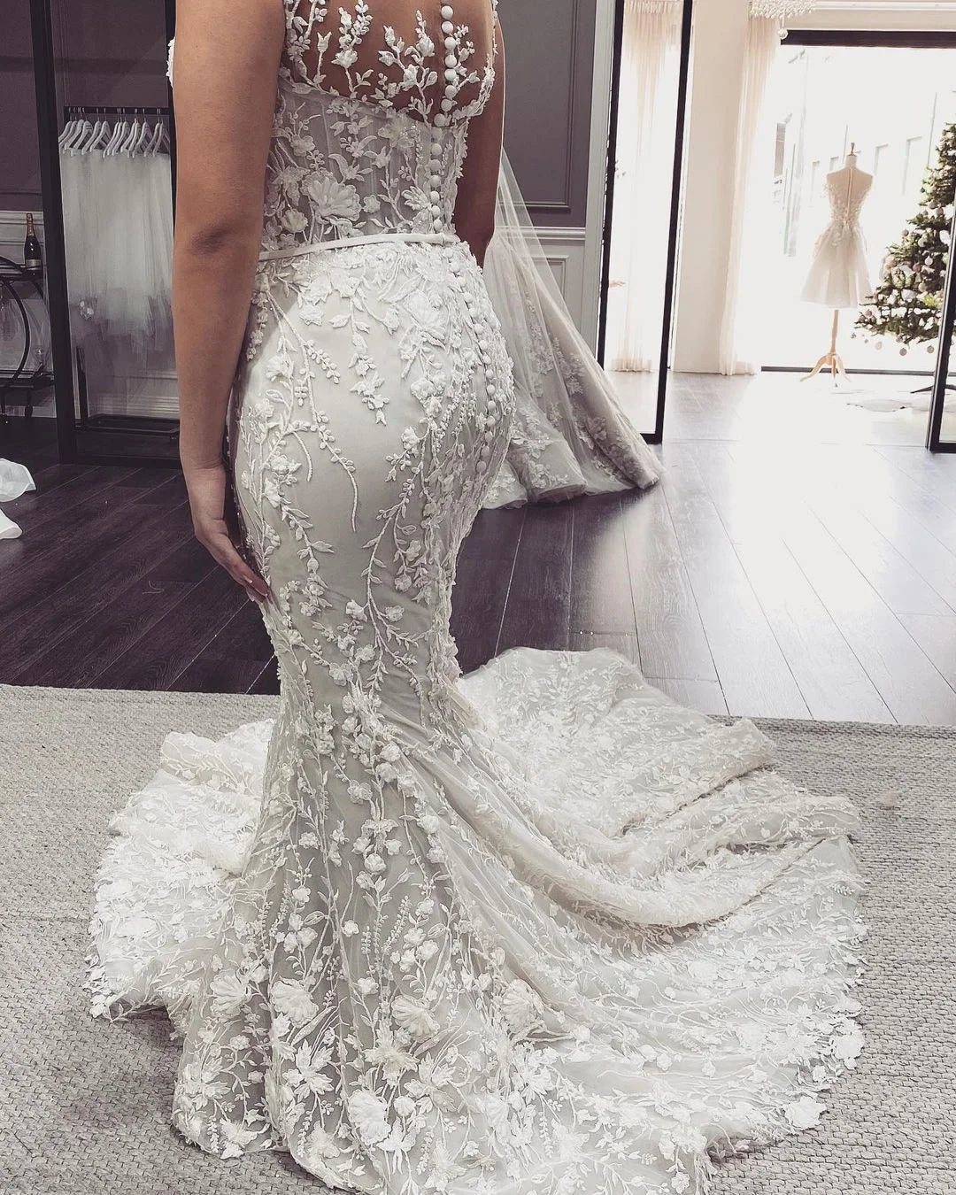 Off-the-Shoulder Backless Floor-length Mermaid Wedding Dress With Appliques Lace