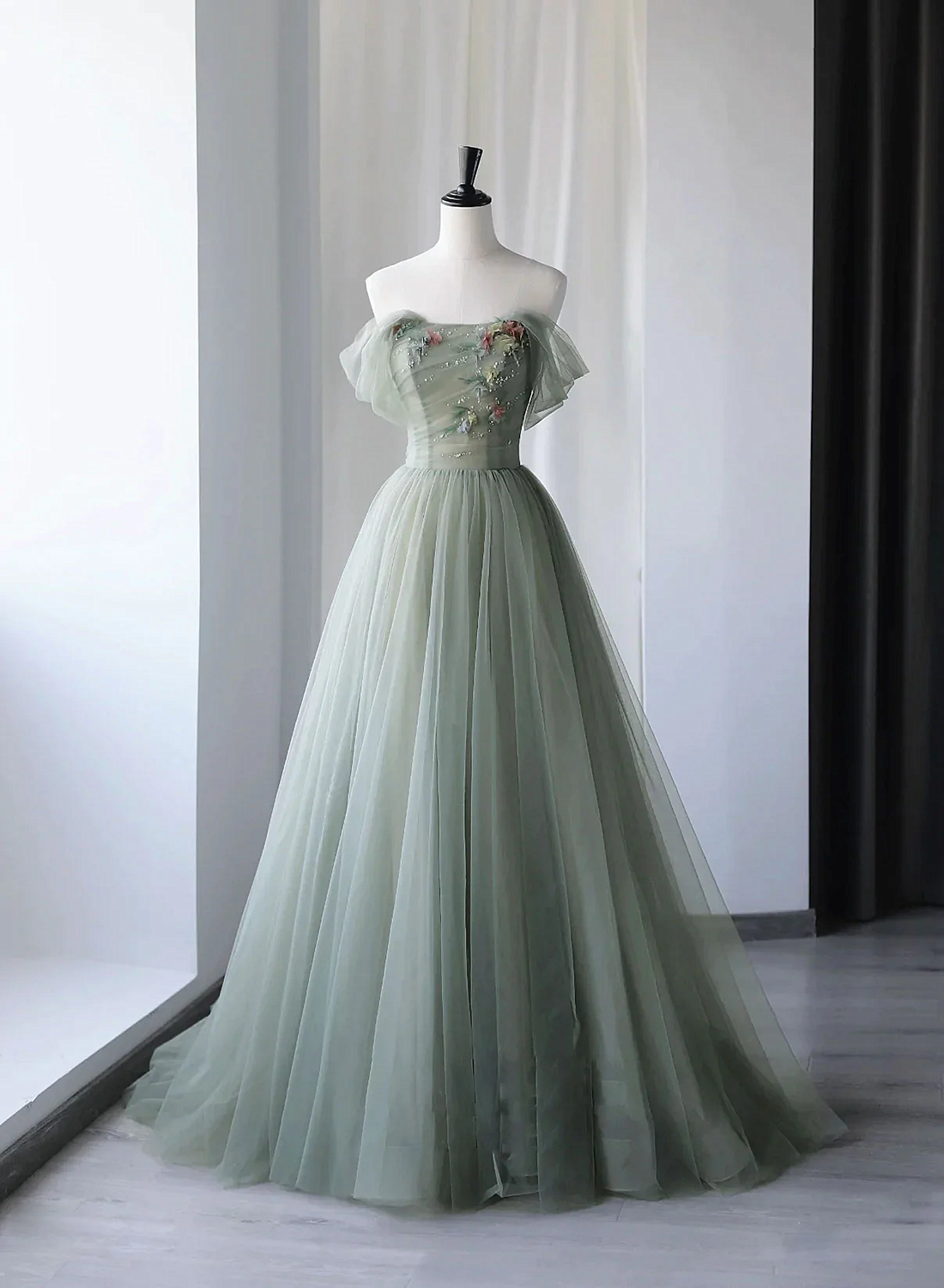 Light Green Sweetheart Beaded And Flowers Party Dress, Tulle Green Formal Dress