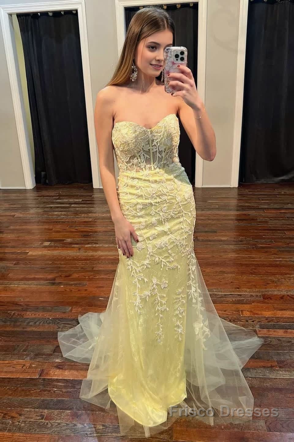 Mermaid Strapless Lace Prom Dress With Appliques