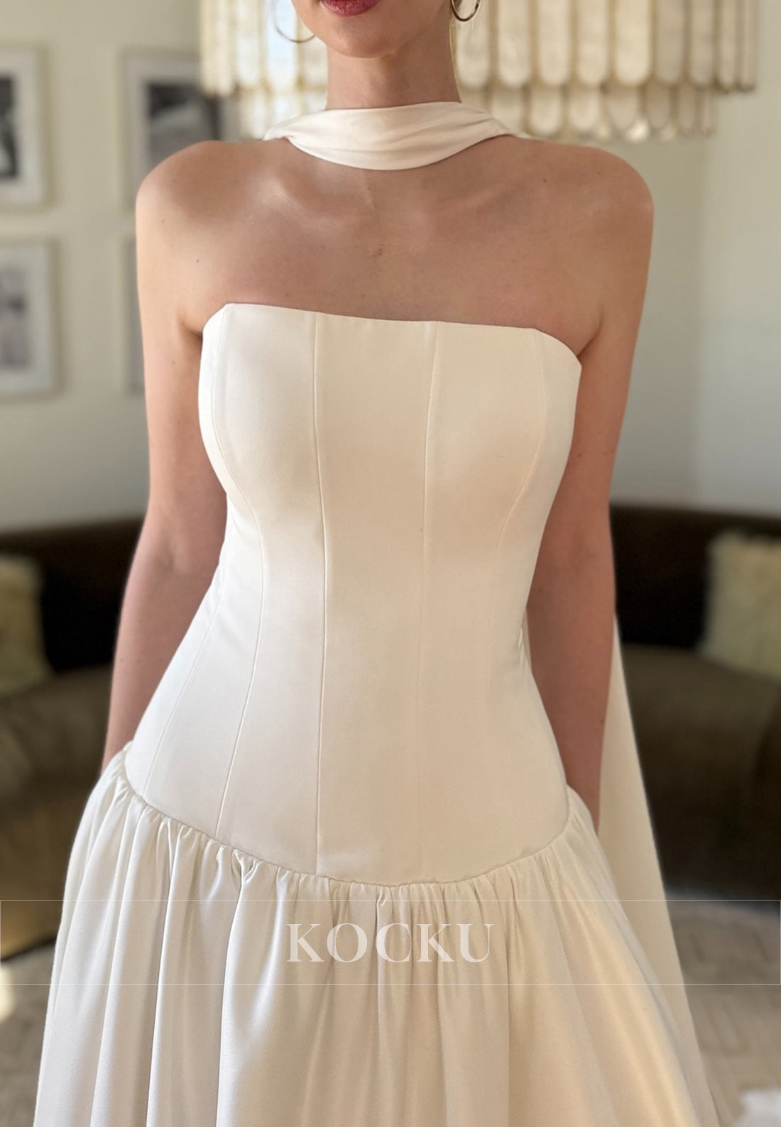 White Strapless Lace-Up Pleated Long Wedding Dress with Detachable Neck Scarf with Pearls