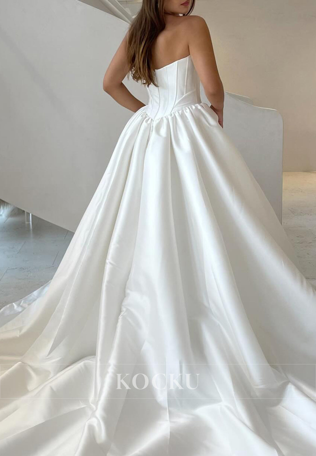 Luxurious Sweetheart Satin Pleated Ball-Gown Wedding Dress